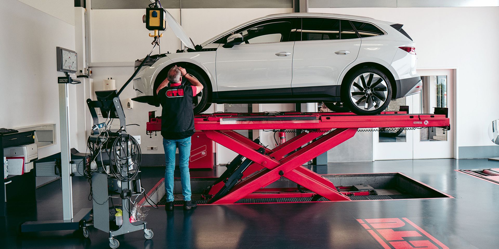 Kfz.-Sachverständigenbüro Dipl.-Ing. Winfried Lutz GmbH Műhely