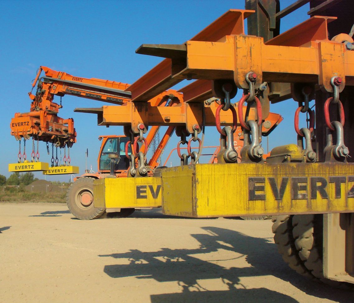 Le parc de machines modernes du groupe Evertz représente la précision, l'efficacité et des décennies d'expertise dans la construction de rectifieuses